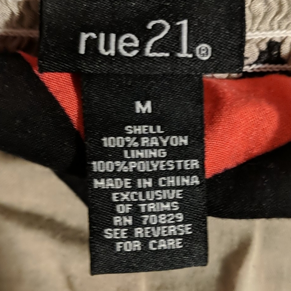 3/$20 🌸 Strapless Top - Picture 4 of 7